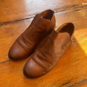 Frye Women’s Alyssa ankle boot 8.5